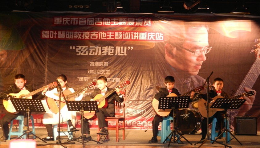 学生在演奏中